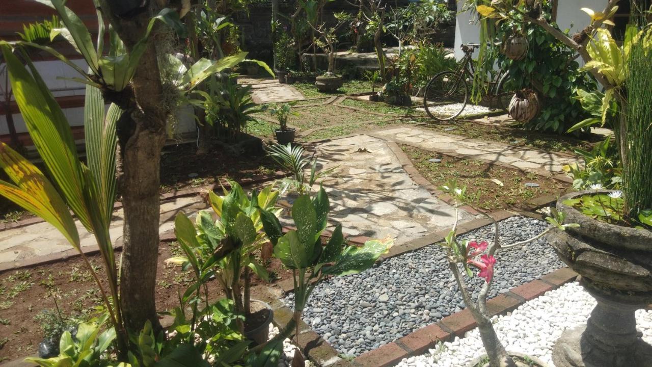 Serongga Guest House Lebih Ngoại thất bức ảnh