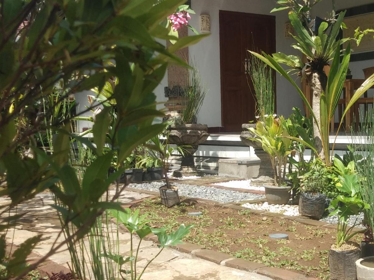Serongga Guest House Lebih Ngoại thất bức ảnh