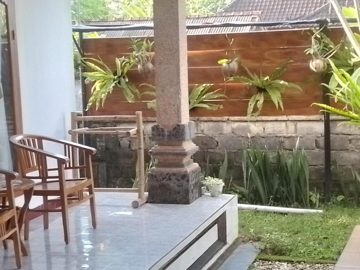 Serongga Guest House Lebih Ngoại thất bức ảnh
