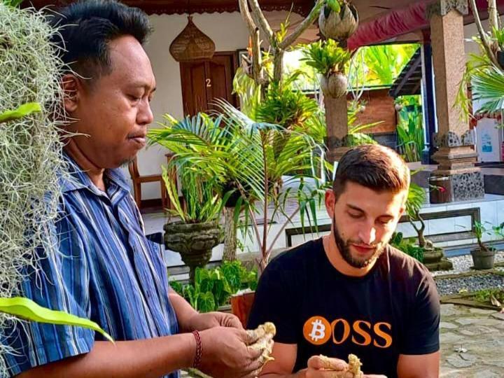 Serongga Guest House Lebih Ngoại thất bức ảnh
