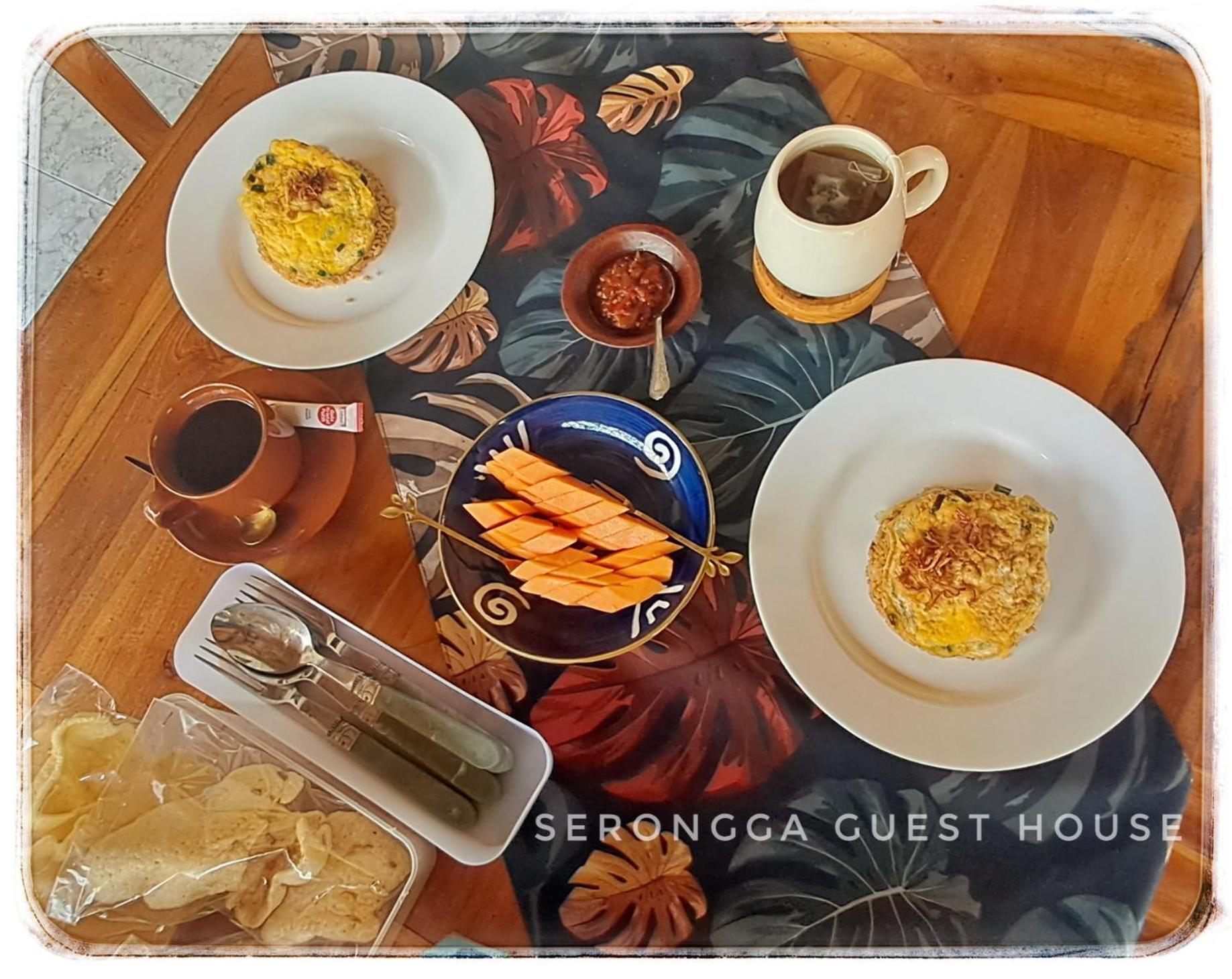 Serongga Guest House Lebih Ngoại thất bức ảnh
