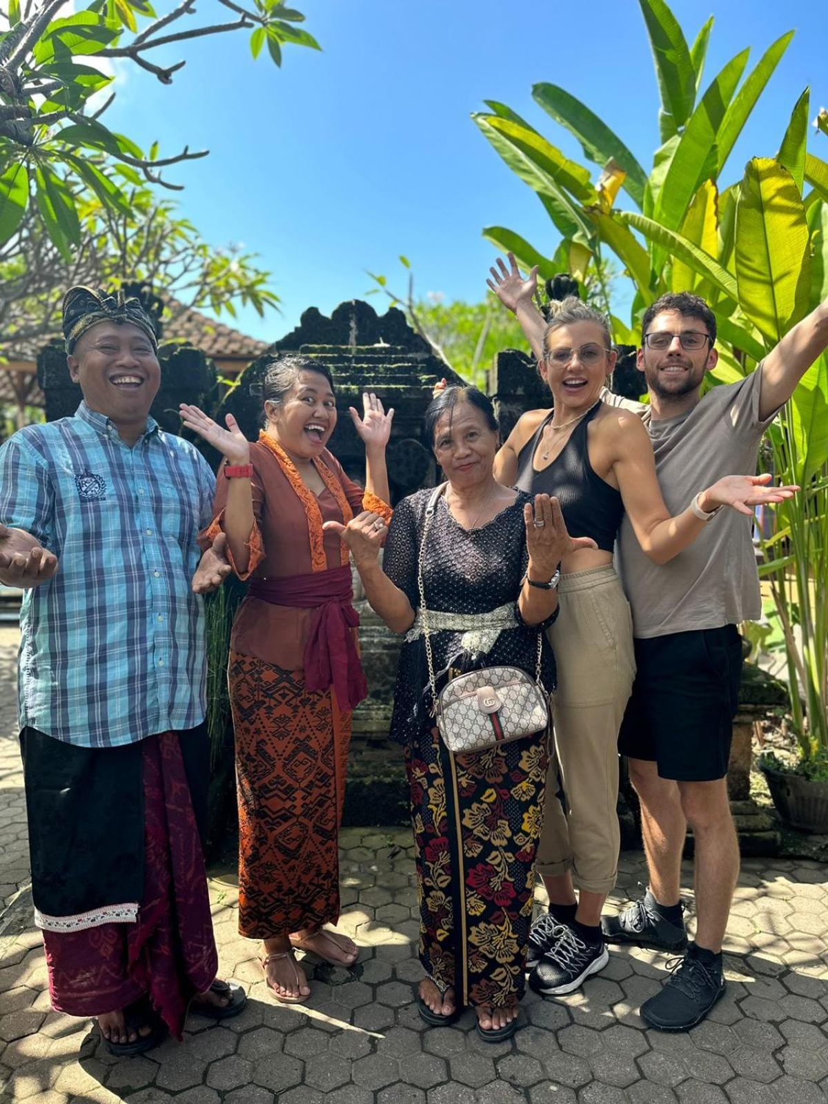 Serongga Guest House Lebih Ngoại thất bức ảnh