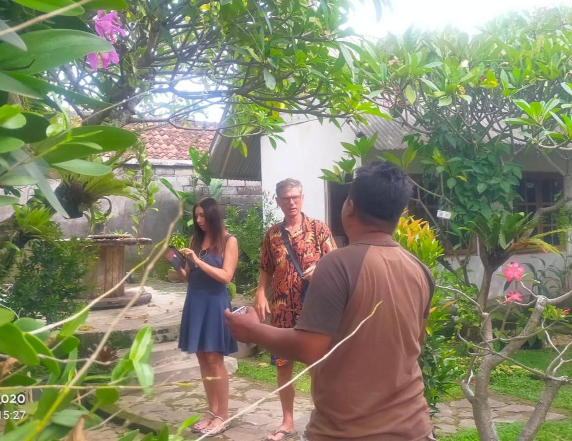 Serongga Guest House Lebih Ngoại thất bức ảnh