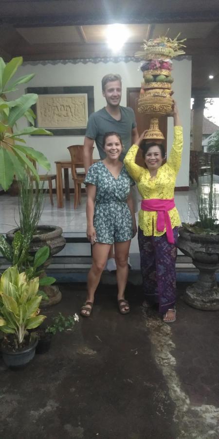 Serongga Guest House Lebih Ngoại thất bức ảnh